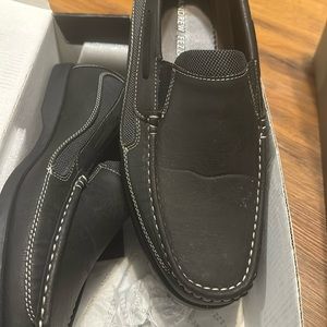 Men’s size 10 loafer new in box